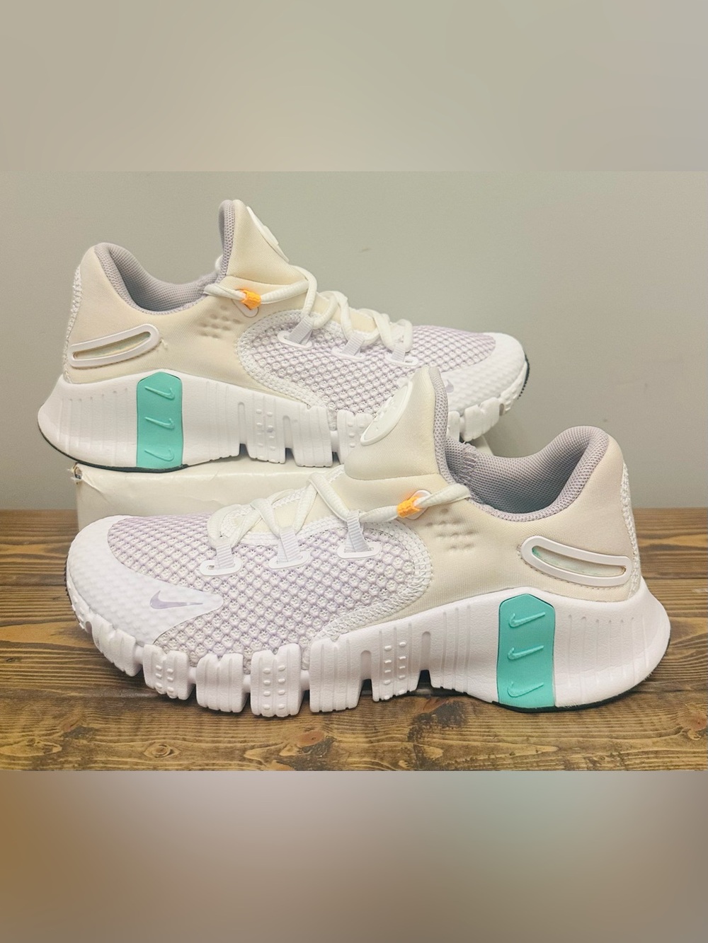 Nike Free Metcon 4 Shoes White Green Glow CZ0596-135 Women’s Size 5.5